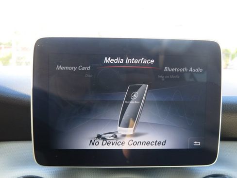 Used 2020 Mercedes-Benz GLA 250 4MATIC image 26