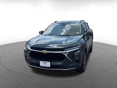 Used 2025 Chevrolet Trax LT w/ LT Convenience Package FWD image 7