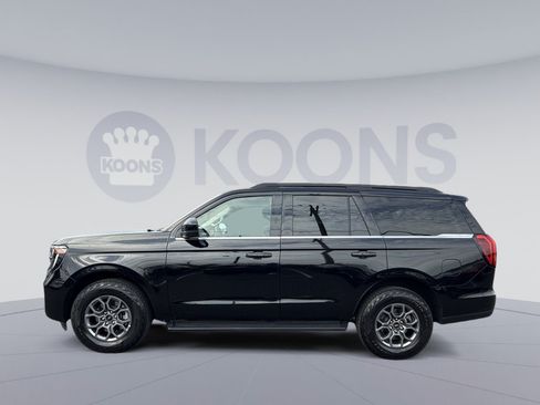 Used 2025 Ford Expedition Active AWD/4WD image 2