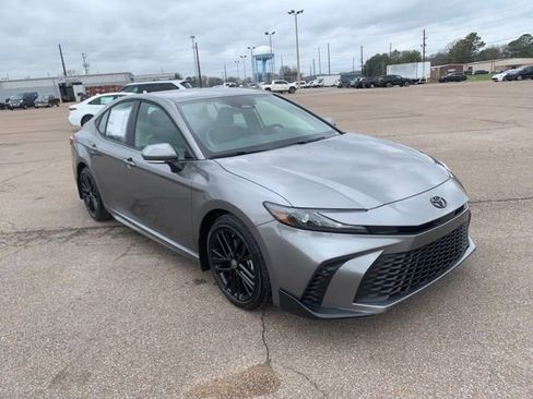 New 2026 Toyota Camry SE image 1
