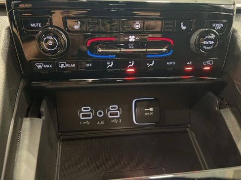 New 2025 Jeep Grand Cherokee Laredo X w/ Luxury Tech Group I image 16