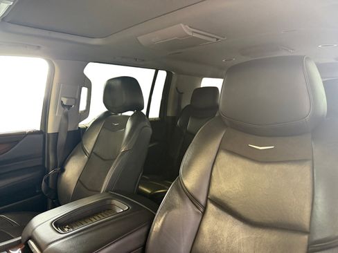 Used 2019 Cadillac Escalade ESV Premium Luxury image 10