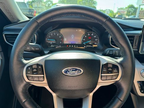 Used 2024 Ford Explorer XLT w/ Equipment Group 202A AWD/4WD image 19