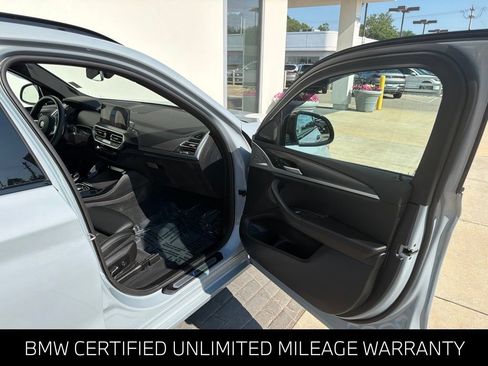 Used 2025 BMW X4 xDrive30i w/ M Sport Package AWD/4WD image 19