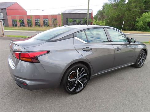 Used 2024 Nissan Altima 2.5 SR FWD image 16