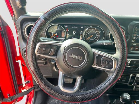 Used 2020 Jeep Gladiator Overland AWD/4WD image 11