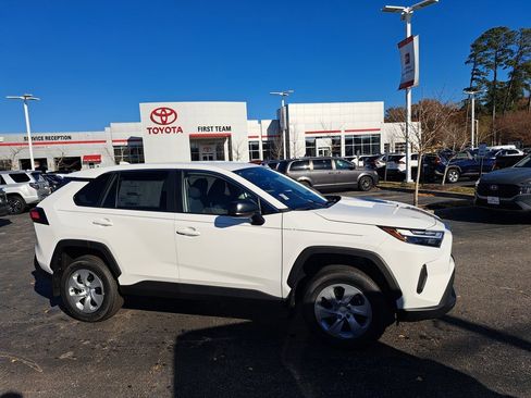 New 2025 Toyota RAV4 LE image 5