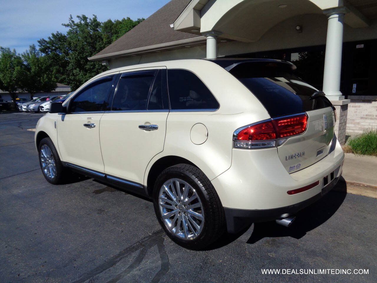 Used 2015 Lincoln MKX AWD w/ Equipment Group 102A image 4
