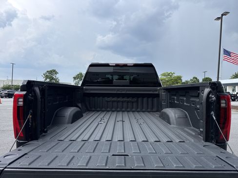 Used 2024 GMC Sierra 2500 Denali w/ Denali Reserve Package AWD/4WD image 34