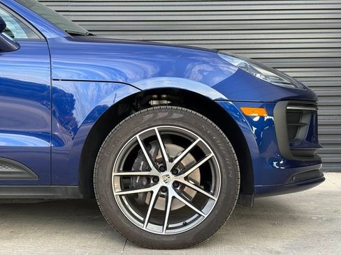 Certified 2025 Porsche Macan image 11