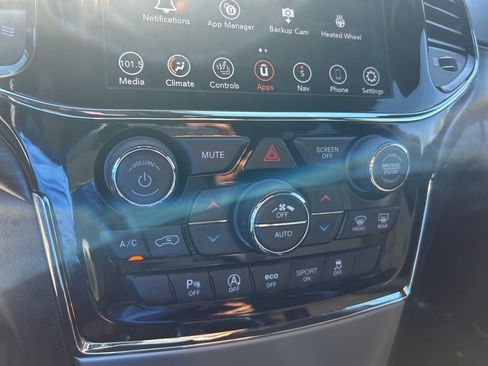 Certified 2021 Jeep Grand Cherokee Laredo X image 38