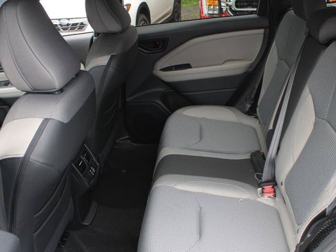 Used 2025 Subaru Forester Premium AWD/4WD image 21