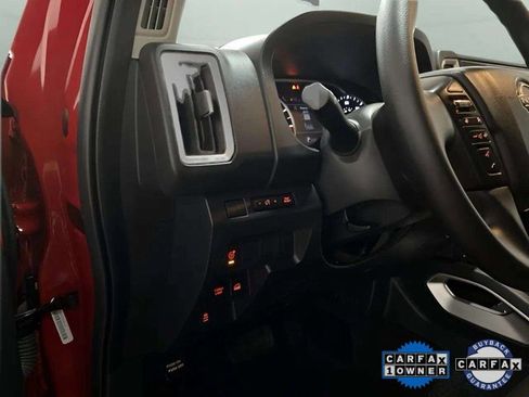 Used 2025 Nissan Frontier SV image 13