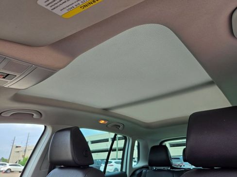 Used 2017 Volkswagen Tiguan Wolfsburg Edition AWD/4WD image 9