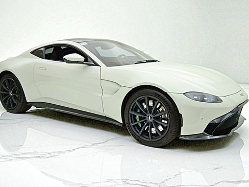 Used 2019 Aston Martin V8 Vantage Coupe image 17
