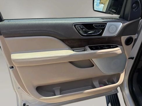 Used 2022 Lincoln Navigator L Reserve RWD image 18