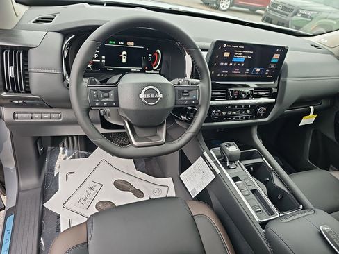 New 2026 Nissan Pathfinder Platinum FWD image 22