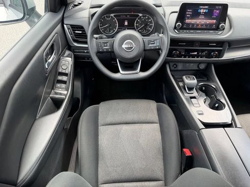Used 2024 Nissan Rogue SV FWD image 9