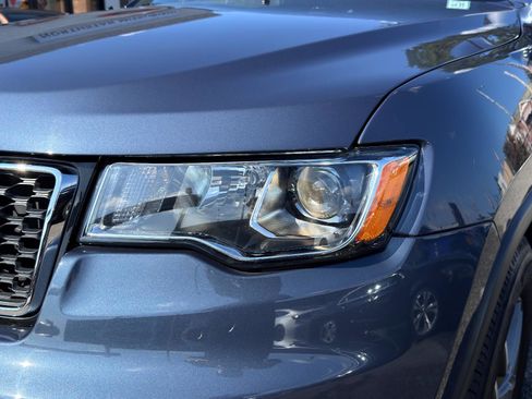 Used 2021 Jeep Grand Cherokee Limited image 11