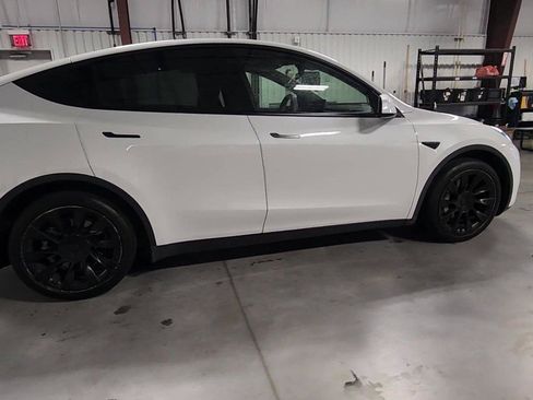 Used 2021 Tesla Model Y Long Range AWD/4WD image 9