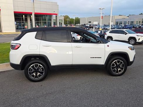 Used 2024 Jeep Compass Trailhawk AWD/4WD image 14
