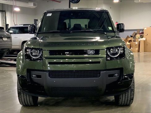 New 2026 Land Rover Defender 110 X-Dynamic SE image 3