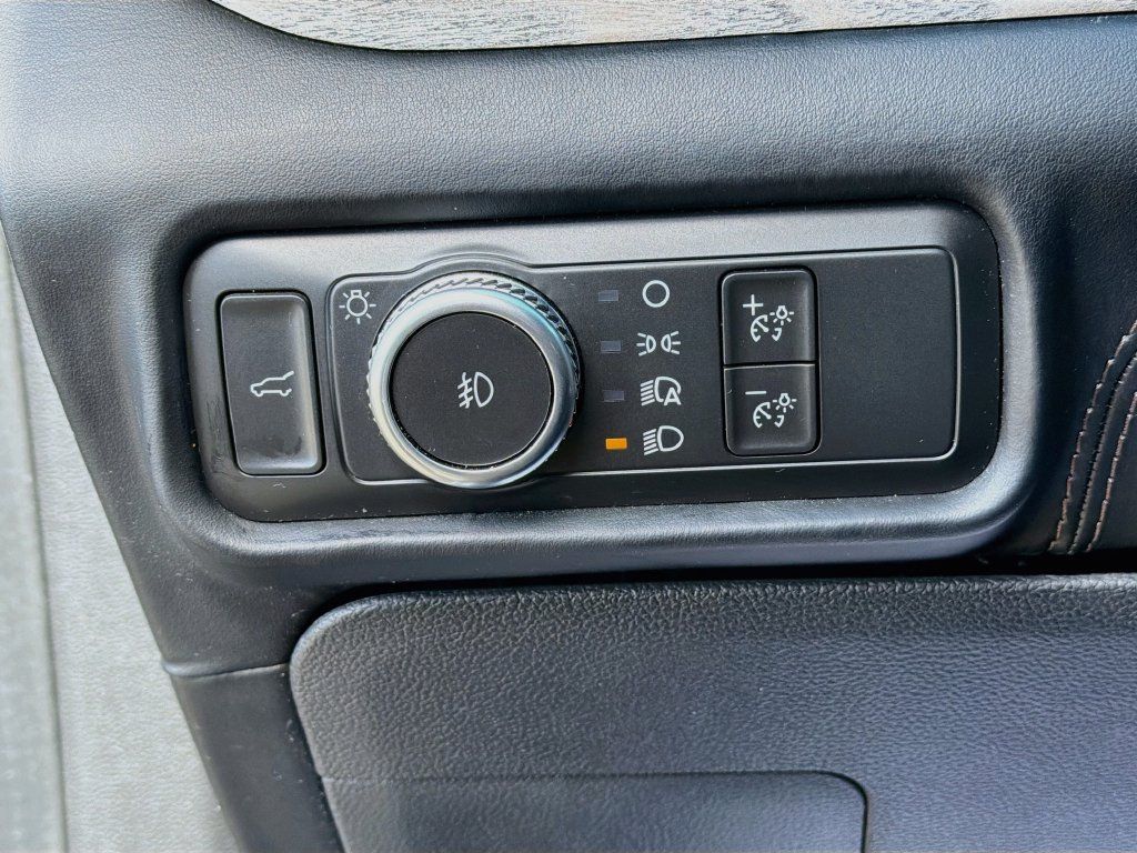Used 2022 Ford Explorer Platinum w/ Equipment Group 601A AWD/4WD image 10