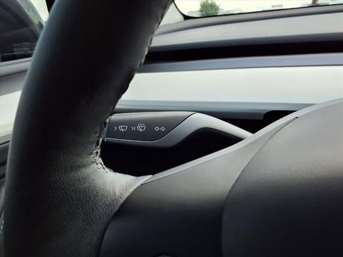 Used 2025 Tesla Model Y Long Range RWD image 19
