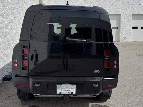 Used 2023 Land Rover Defender 130 SE image 9