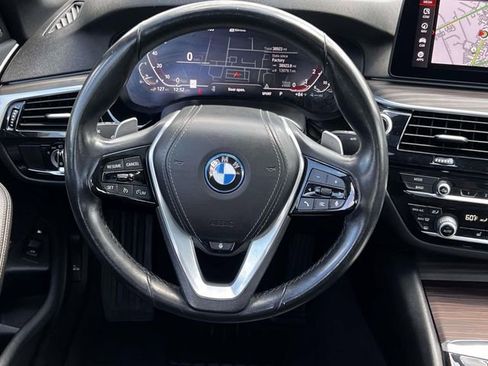 Used 2022 BMW 530e w/ Premium Package image 13