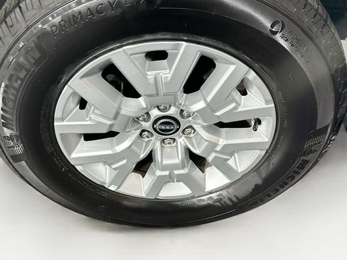 Used 2024 Nissan Frontier SV w/ SV Convenience Package image 11