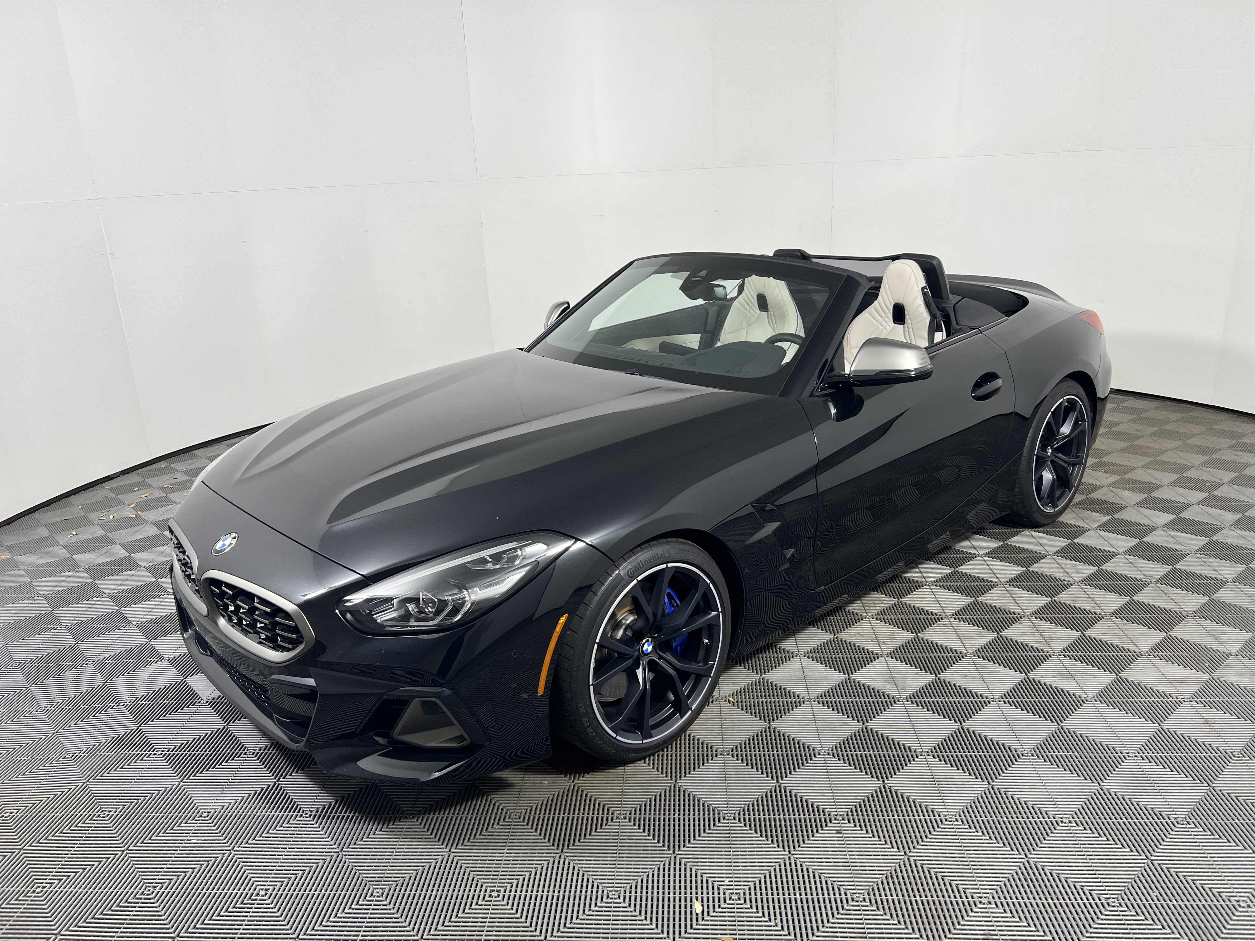 Used 2025 BMW Z4 M40i w/ Premium Package RWD image 9