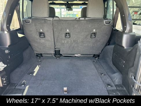 Used 2025 Jeep Wrangler Unlimited Rubicon AWD/4WD image 26