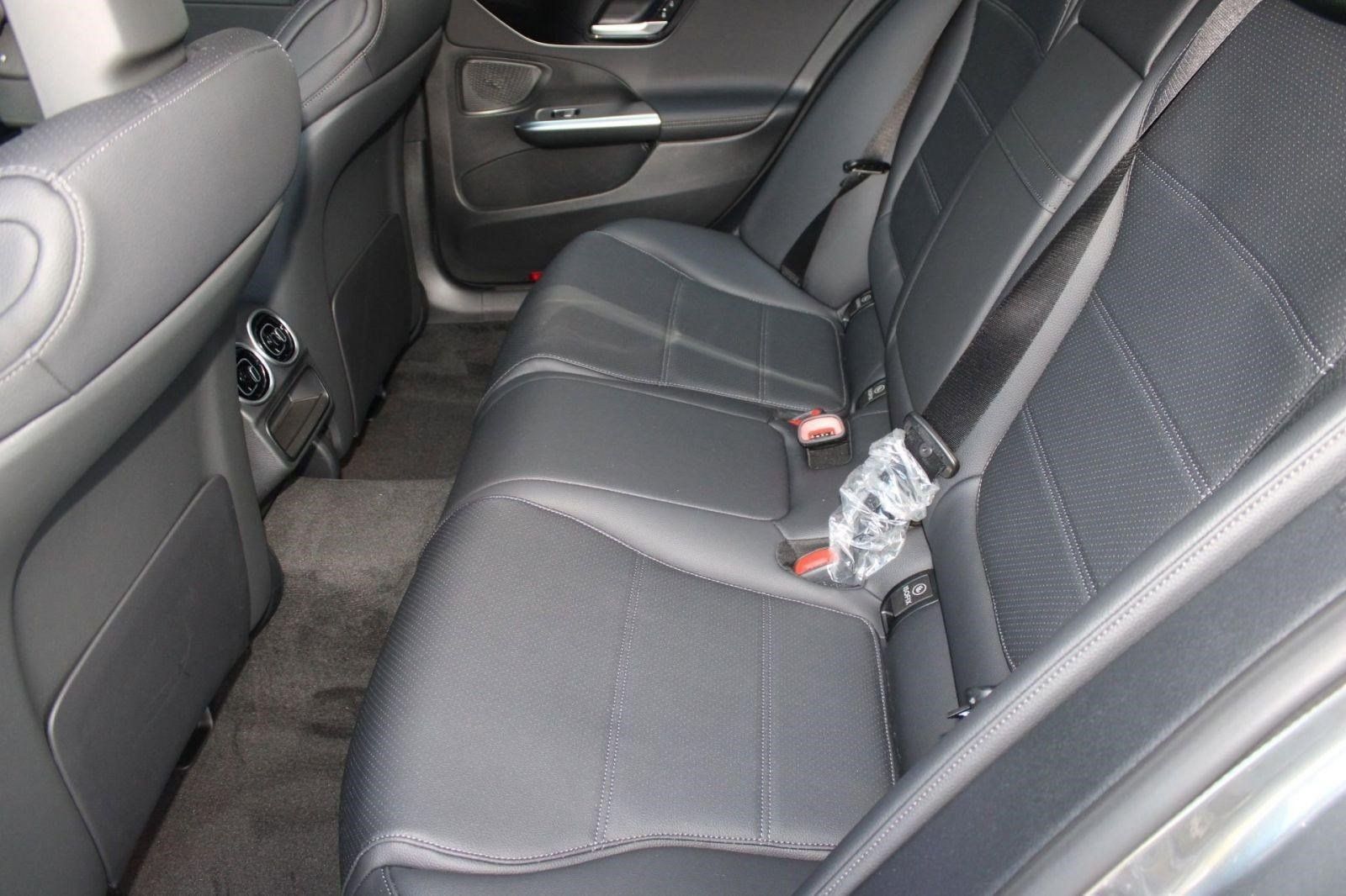Used 2026 Mercedes-Benz C 300 Sedan image 25