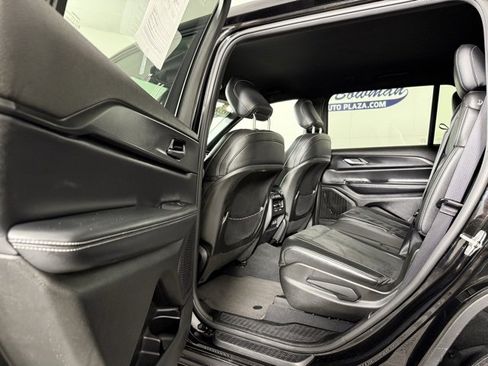 Used 2024 Jeep Grand Cherokee L Laredo image 12