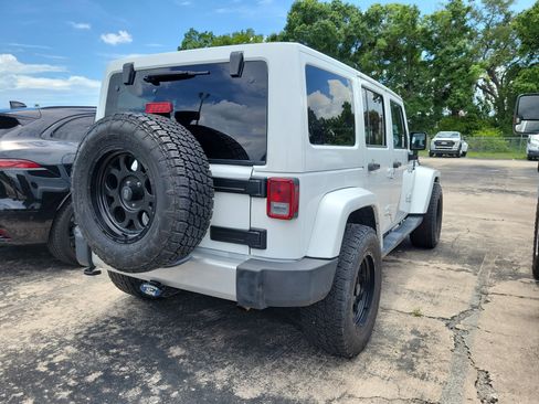 Used 2014 Jeep Wrangler Unlimited Sahara w/ Connectivity Group AWD/4WD image 5