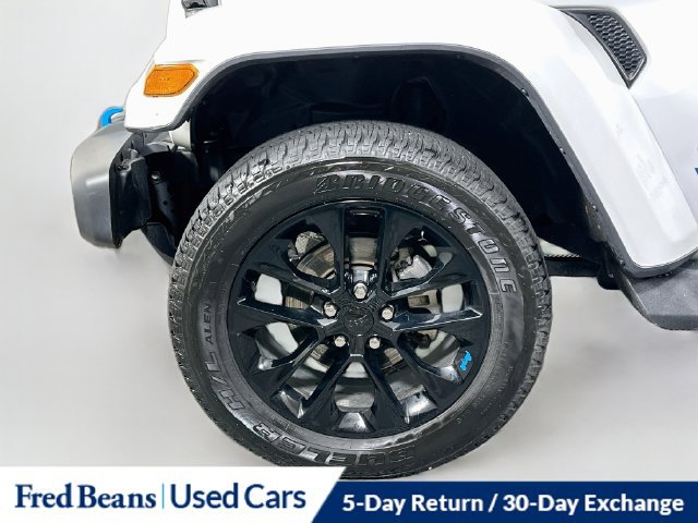 Used 2022 Jeep Wrangler Unlimited Sahara w/ Cold Weather Group AWD/4WD image 38