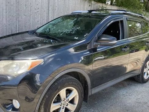 Used 2015 Toyota RAV4 XLE AWD/4WD image 2