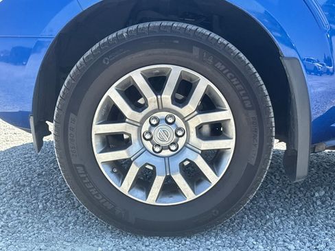 Used 2012 Nissan Frontier SV w/ Sport Appearance Pkg AWD/4WD image 12