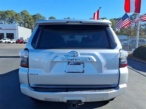 Used 2018 Toyota 4Runner 2WD image 2
