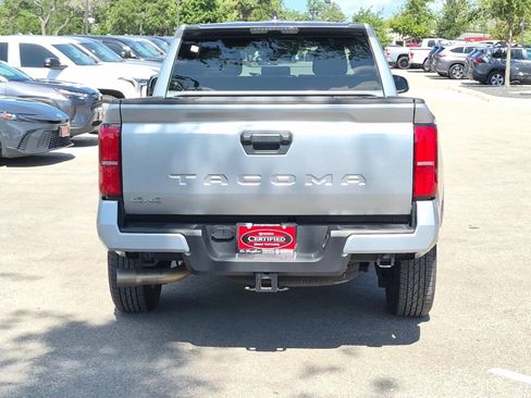 Certified 2025 Toyota Tacoma SR5 AWD/4WD image 4
