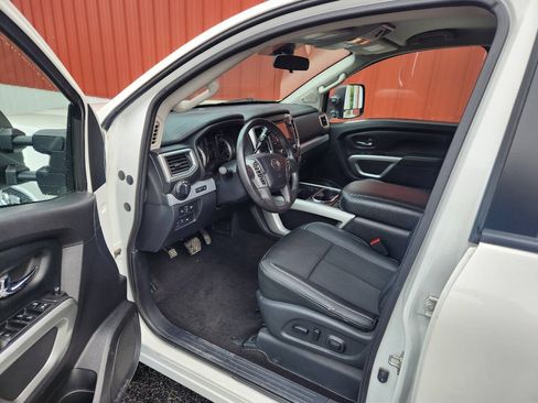 Used 2017 Nissan Titan PRO-4X AWD/4WD image 14