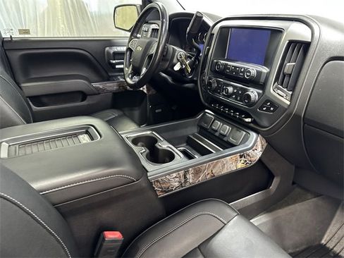 Used 2017 Chevrolet Silverado 1500 LTZ Z71 w/ Realtree Edition image 28