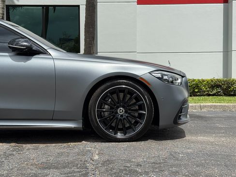 Used 2024 Mercedes-Benz S 580 4MATIC Sedan image 3