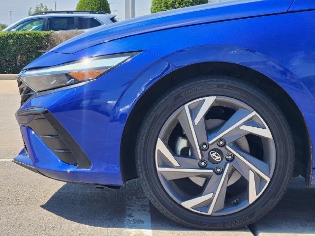 Used 2025 Hyundai Elantra Limited FWD image 8