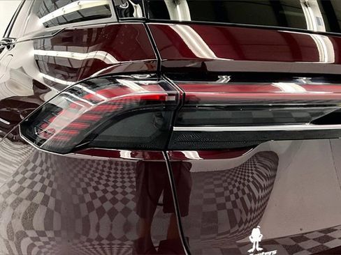 Used 2025 Lincoln Nautilus Premier w/ Jet Appearance Package image 30