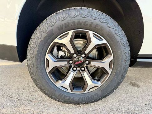 New 2026 GMC Yukon XL AT4 Ultimate AWD/4WD image 7