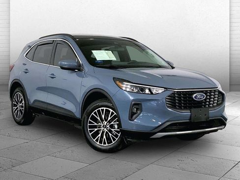 Used 2026 Ford Escape SE w/ Class II Trailer Tow Package FWD image 1