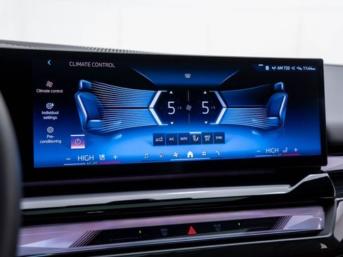 Certified 2025 BMW 540i xDrive image 25