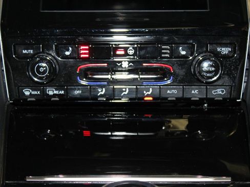 Used 2025 Jeep Grand Cherokee Altitude image 21